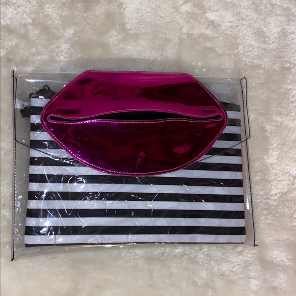 Lips 2 Piece Clutch
